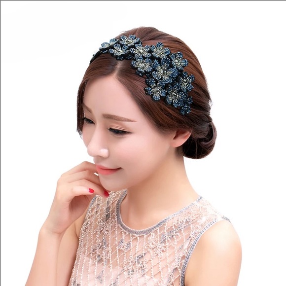 ❤️TRULY UNIQUE BLUE AND GREY CRYSTAL AND RHINESTONE HAIR BAND❤️$15 EACH OR 2/$25 - Picture 2 of 5